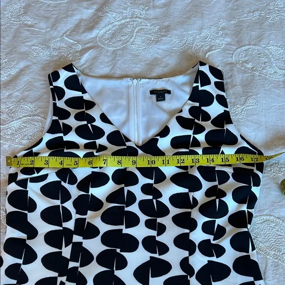 Stylish Ann Taylor Black and White Patterned Dress Size 4 - Picture 9 of 12